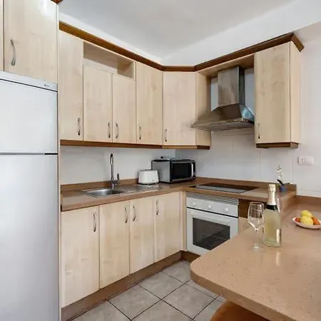 001, Club Atlantis, Puerto Colon, Adeje *