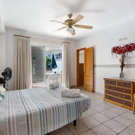 001, Club Atlantis, Puerto Colon, Adeje Costa Adeje (Tenerife)