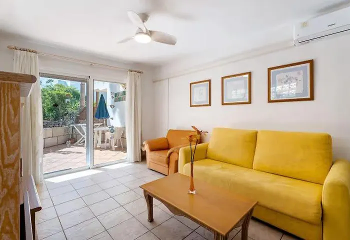 001, Club Atlantis, Puerto Colon, Adeje Daire Costa Adeje