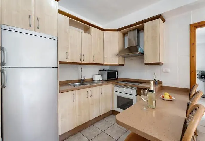 001, Club Atlantis, Puerto Colon, Adeje *