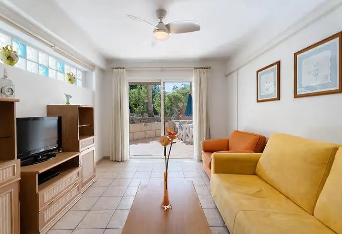 001, Club Atlantis, Puerto Colon, Adeje *